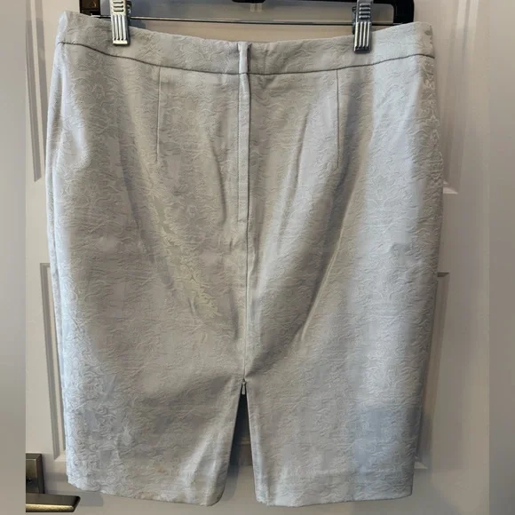 RW&CO. Ivory/Off-White Floral Jacquard Pencil Skirt - Cotton Blend - Size 8 - Picture 4 of 10